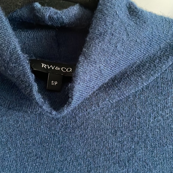 2 for 20$ RW&CO. High Neck Light Sweater - Picture 2 of 3